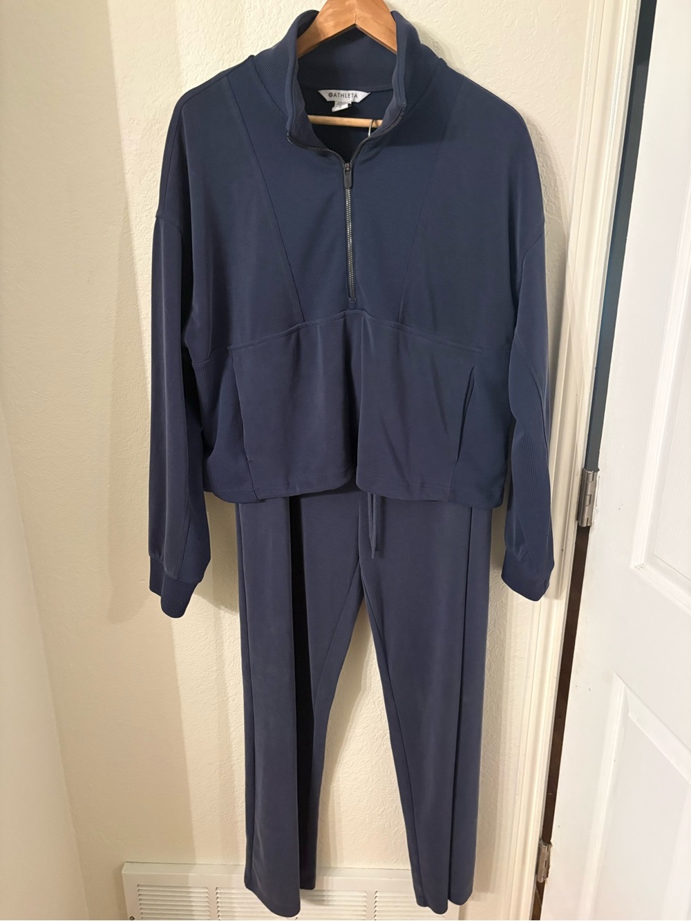 Athleta Navy 2-Piece Matching Set Women’s L Quarter Zip Pullover and Pants